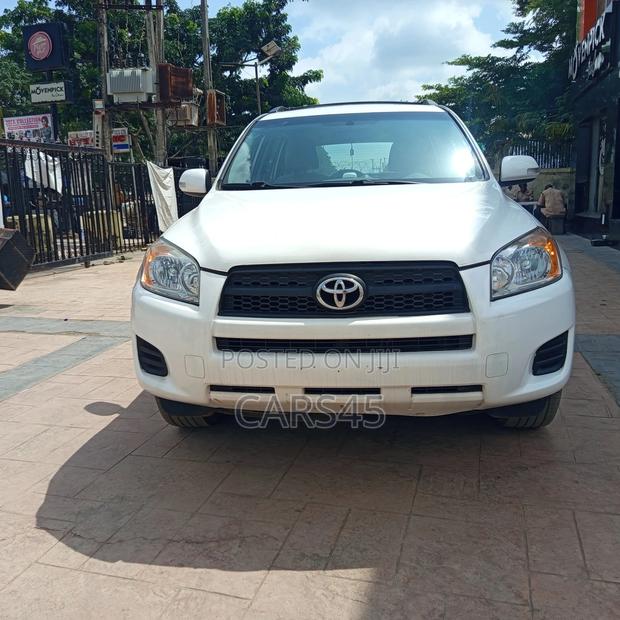 Toyota RAV4 2010 White