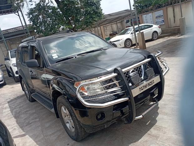 Nissan Pathfinder 2005 Black