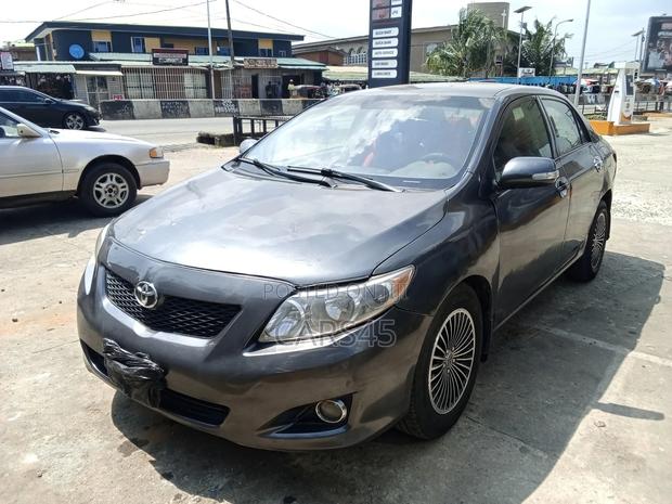 Toyota Corolla 2009 Gray