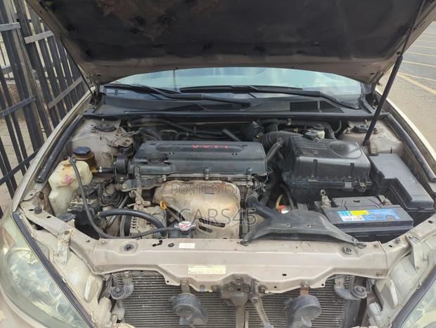 Toyota Camry 2005 Gold