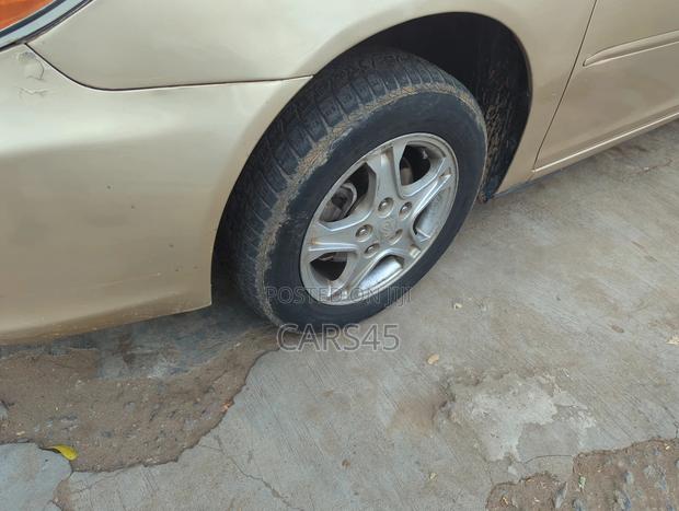 Toyota Camry 2005 Gold