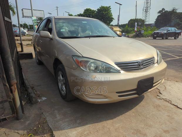 Toyota Camry 2005 Gold