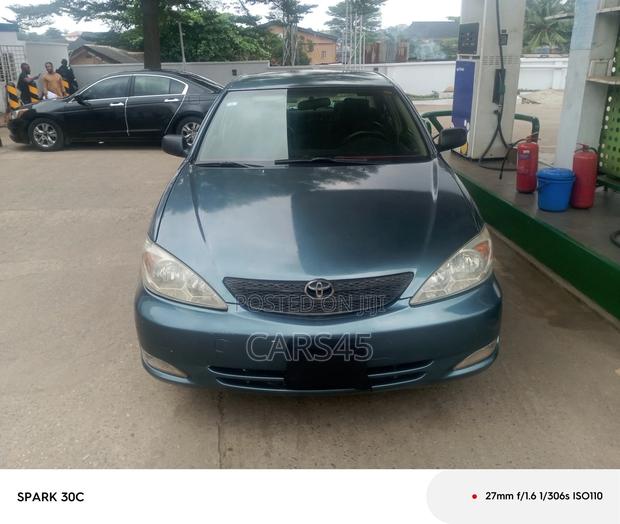 Toyota Camry 2004 Gray