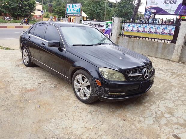 Mercedes-Benz C300 2010 Black
