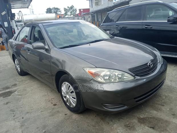 Toyota Camry 2004 Gray