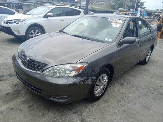 Toyota Camry 2004 Gray