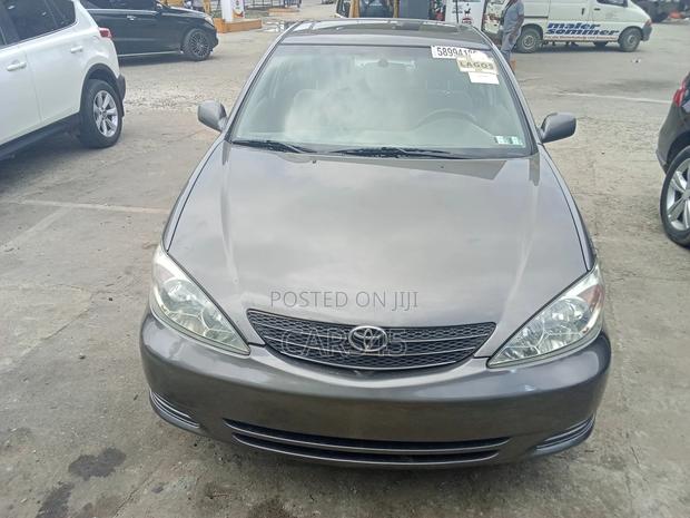 Toyota Camry 2004 Gray