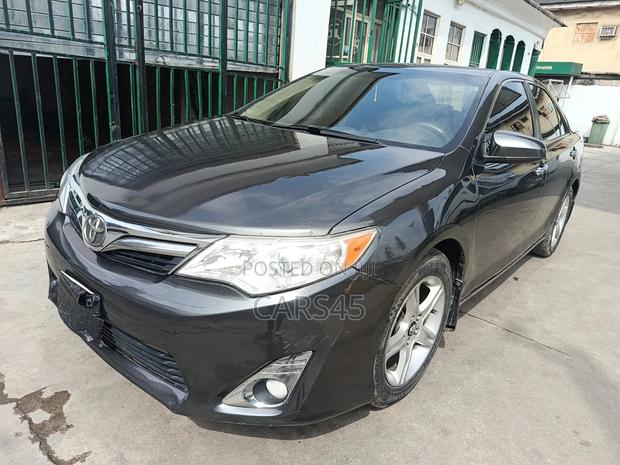 Toyota Camry 2012 Gray
