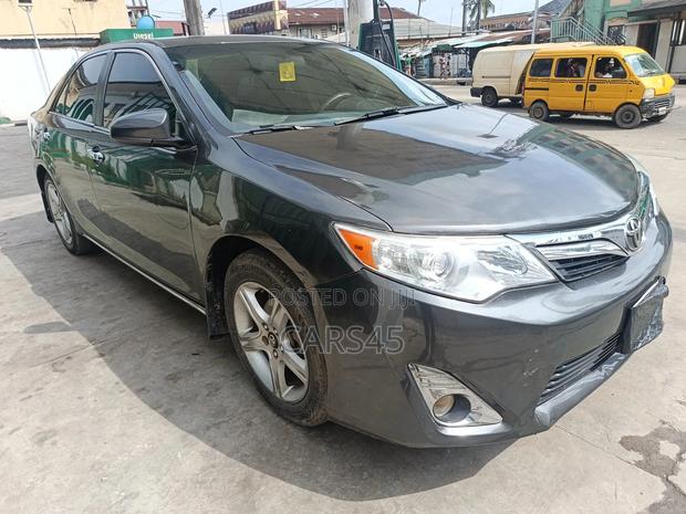 Toyota Camry 2012 Gray