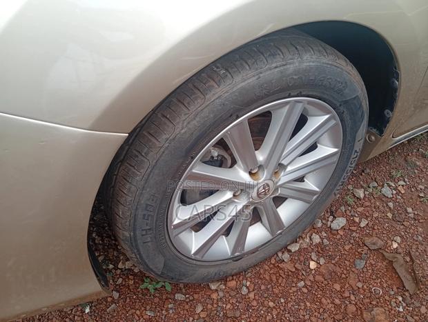 Toyota Camry 2012 Gold