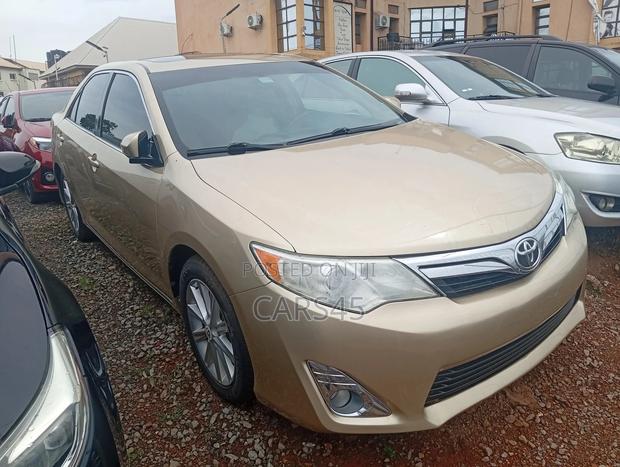 Toyota Camry 2012 Gold