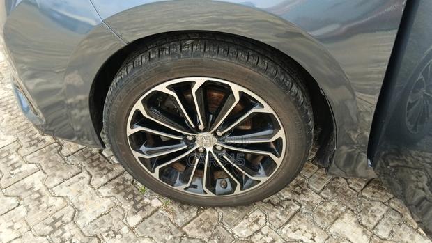 Toyota Corolla S Plus 4dr Sedan (1.8L 4cyl CVT) 2015 Gray