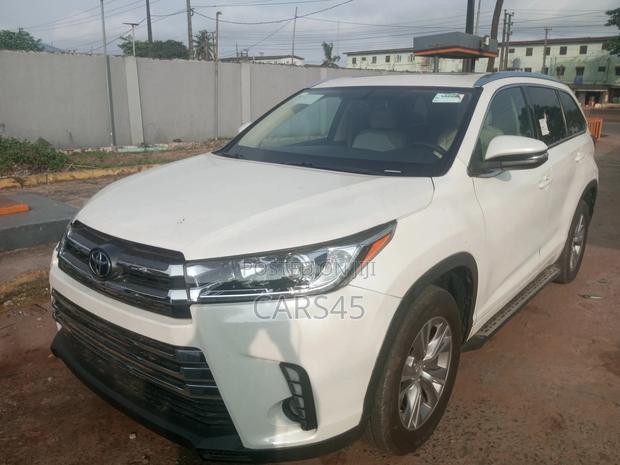 Toyota Highlander LE 4dr SUV (3.5L 6cyl 6A) 2015 White