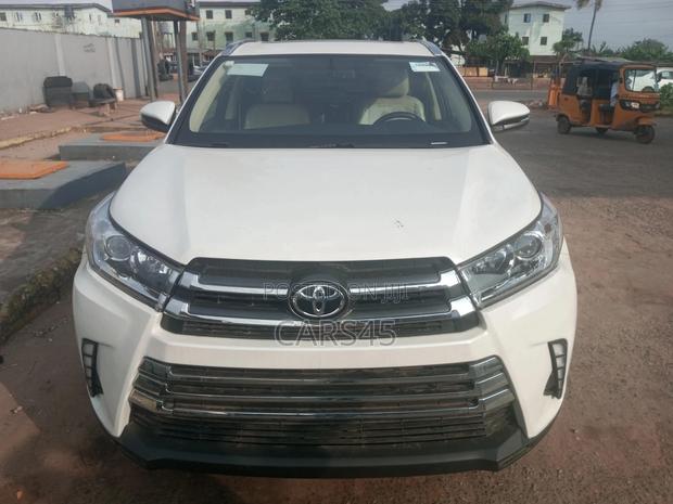Toyota Highlander LE 4dr SUV (3.5L 6cyl 6A) 2015 White