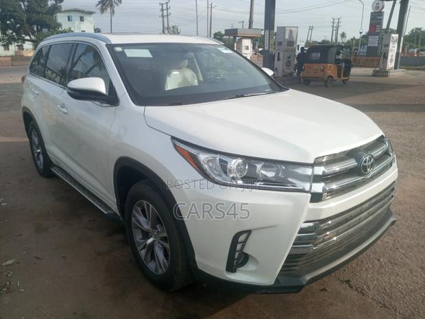 Toyota Highlander LE 4dr SUV (3.5L 6cyl 6A) 2015 White