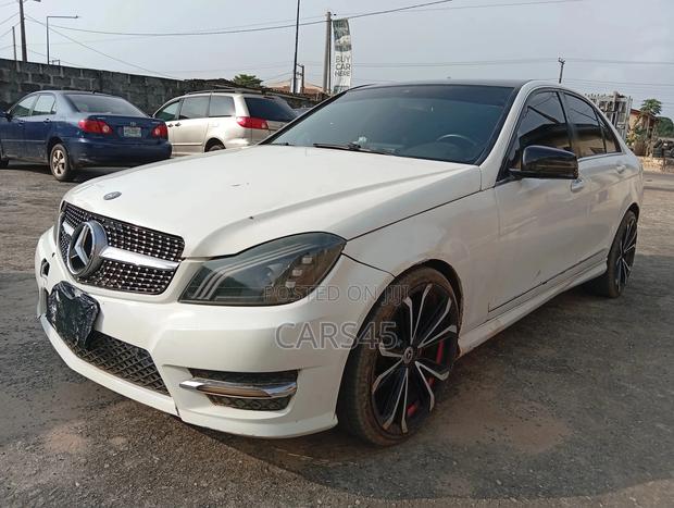 Mercedes-Benz C300 Luxury Sedan AWD (3.0L 6cyl 7A) 2008 White
