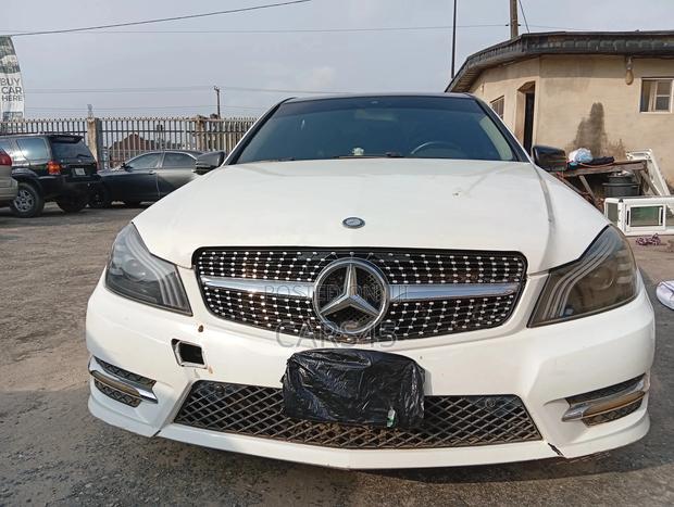 Mercedes-Benz C300 Luxury Sedan AWD (3.0L 6cyl 7A) 2008 White