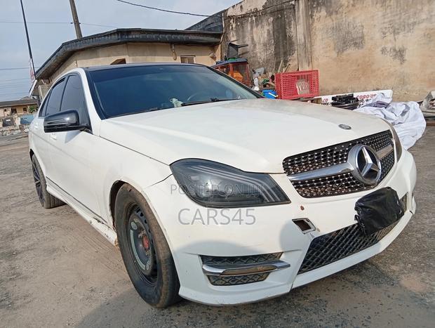 Mercedes-Benz C300 Luxury Sedan AWD (3.0L 6cyl 7A) 2008 White
