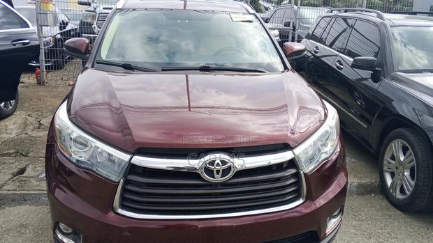 Toyota Highlander LE 4dr SUV AWD (3.5L 6cyl 6A) 2015 Red