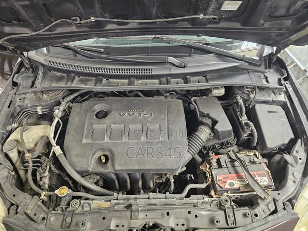 Toyota Corolla 2013 Burgandy