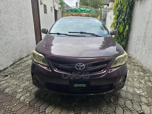 Toyota Corolla 2013 Burgandy