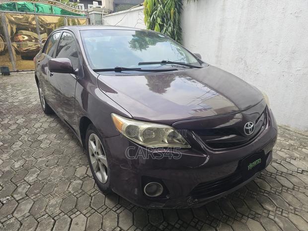 Toyota Corolla 2013 Burgandy