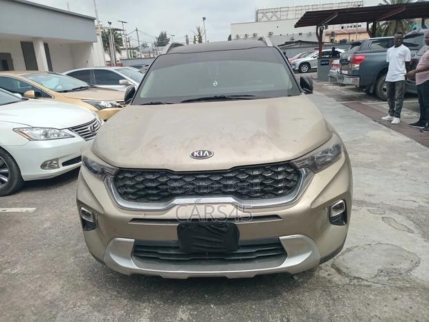 Kia Sonet 2021 Gold