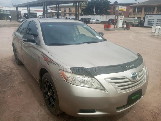 Toyota Camry Base 4dr Sedan (2.4L 4cyl 5M) 2009 Beige