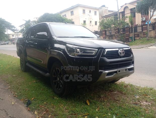 Toyota Hilux 2024 Black
