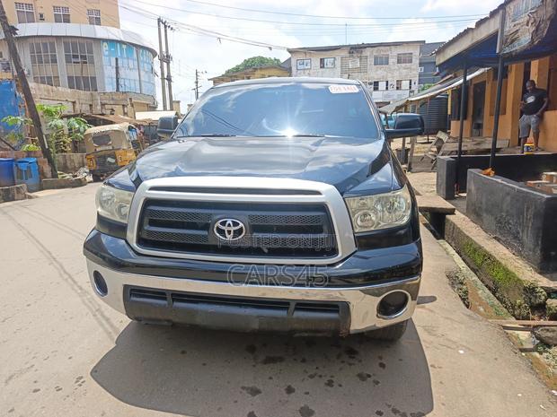 Toyota Tundra 2011 Black