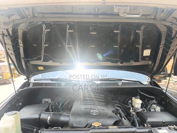 Toyota Tundra 2011 Black