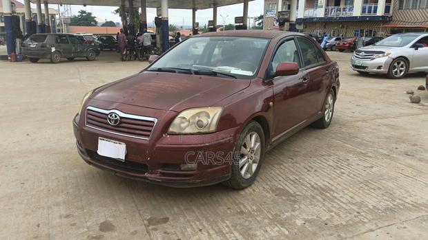 Toyota Avensis 2004 Red