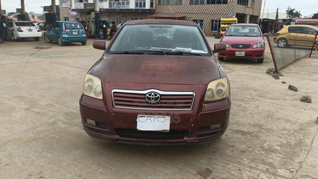 Toyota Avensis 2004 Red