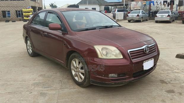 Toyota Avensis 2004 Red