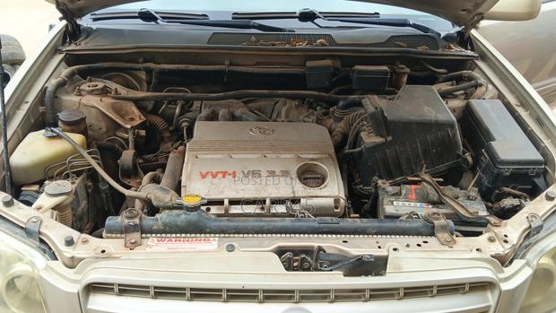 Toyota Highlander 2005 Gold