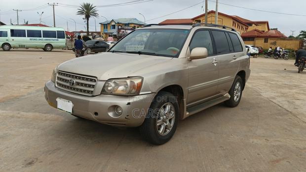 Toyota Highlander 2005 Gold