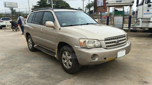 Toyota Highlander 2005 Gold