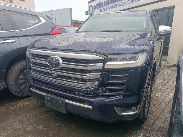 Toyota Land Cruiser 2022 Blue