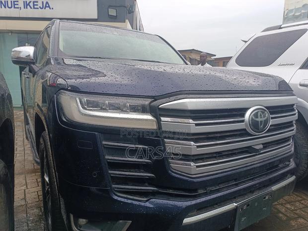 Toyota Land Cruiser 2022 Blue