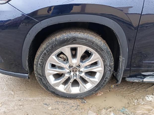 Toyota Highlander 2021 Blue