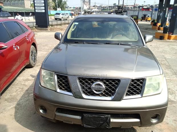 Nissan Pathfinder XE 4x4 2005 Gray