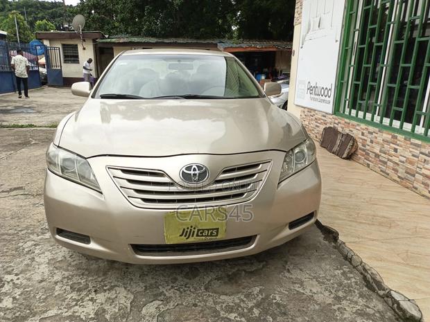Toyota Camry 2008 Gold