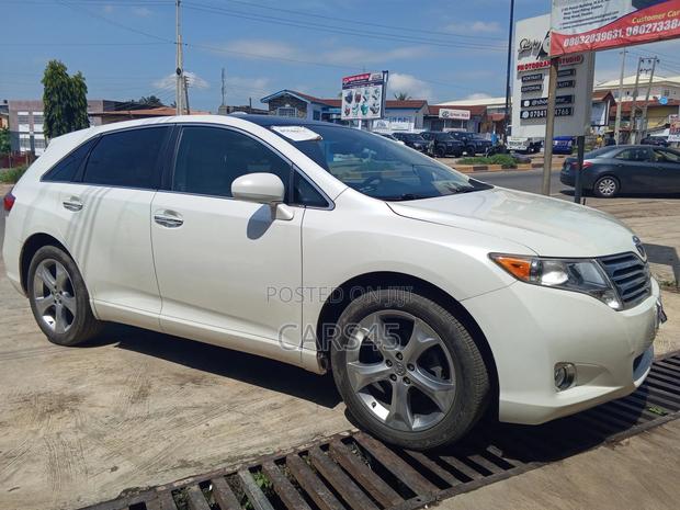 Toyota Venza 2009 White