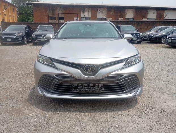 Toyota Camry 2018 Silver
