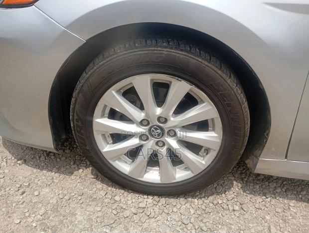 Toyota Camry 2018 Silver