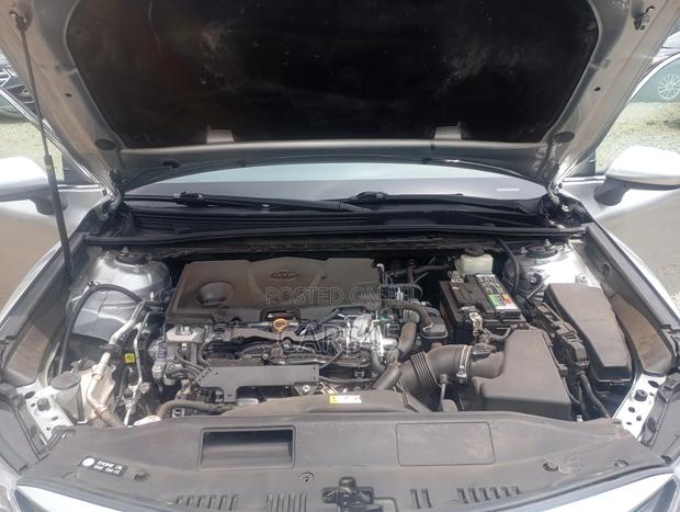 Toyota Camry 2018 Silver