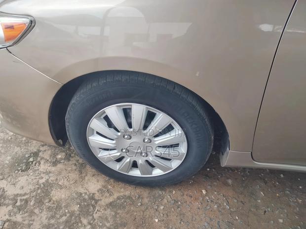 Toyota Corolla 2010 Gold