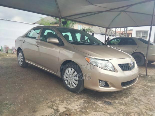 Toyota Corolla 2010 Gold