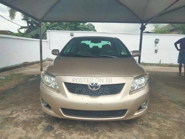 Toyota Corolla 2010 Gold