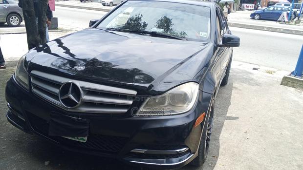 Mercedes-Benz C300 Luxury 4Matic Sedan AWD (3.5L 6cyl 7A) 2013 Black